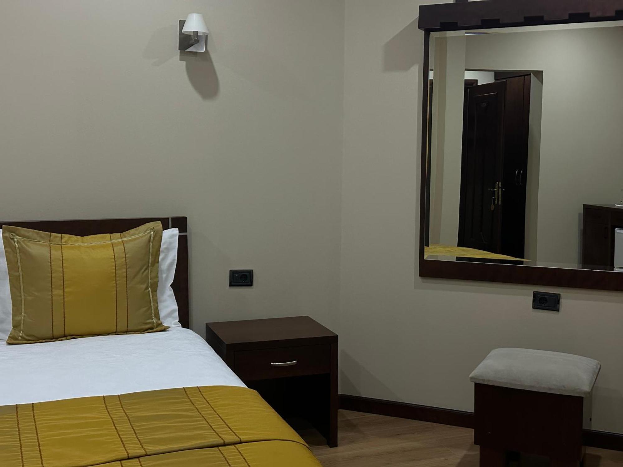 Rritja E Koranit Hotel Tushemisht Bagian luar foto