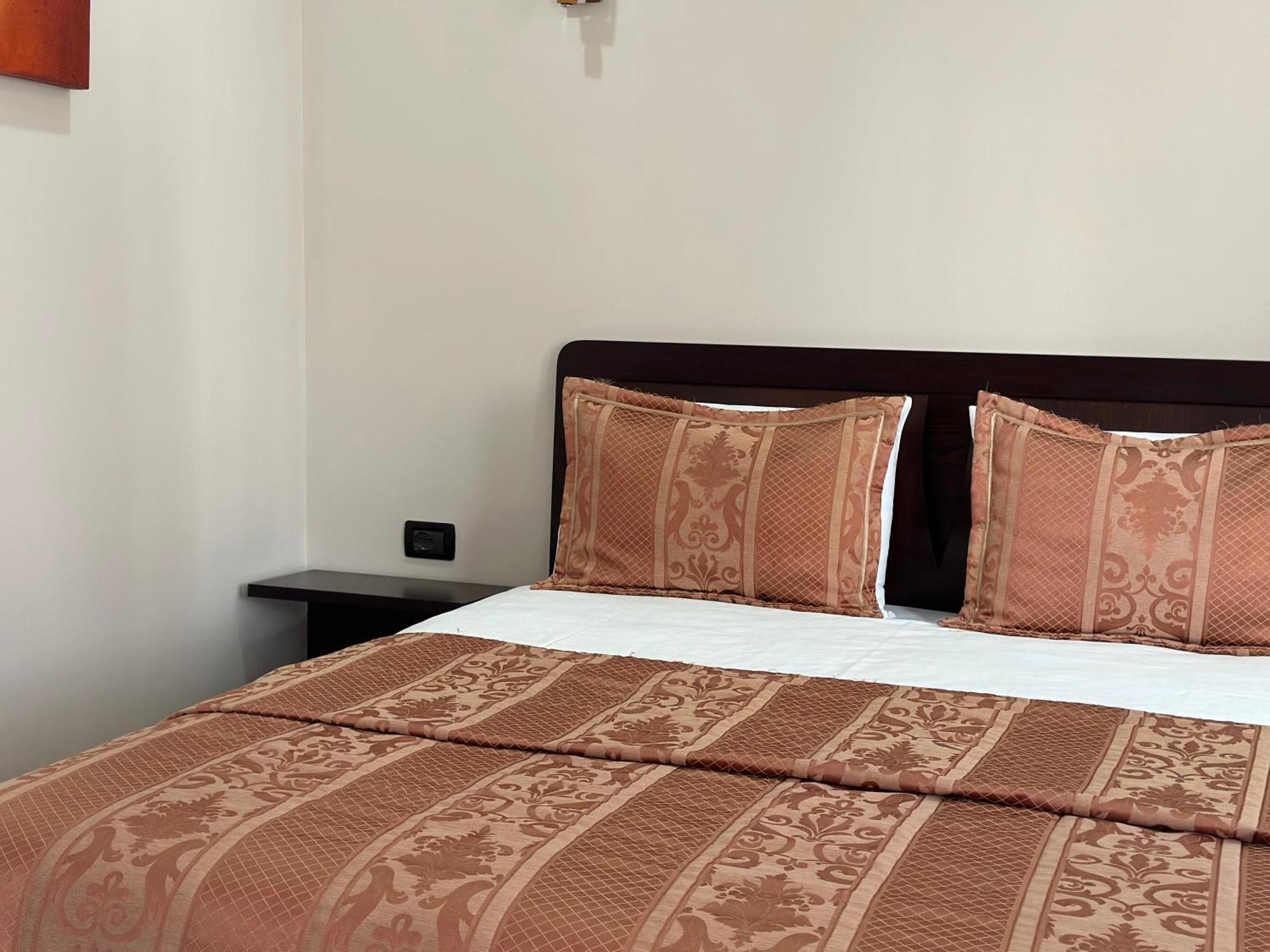 Rritja E Koranit Hotel Tushemisht Bagian luar foto